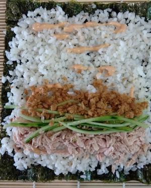 金枪鱼肉松饭团&寿司的做法 步骤4