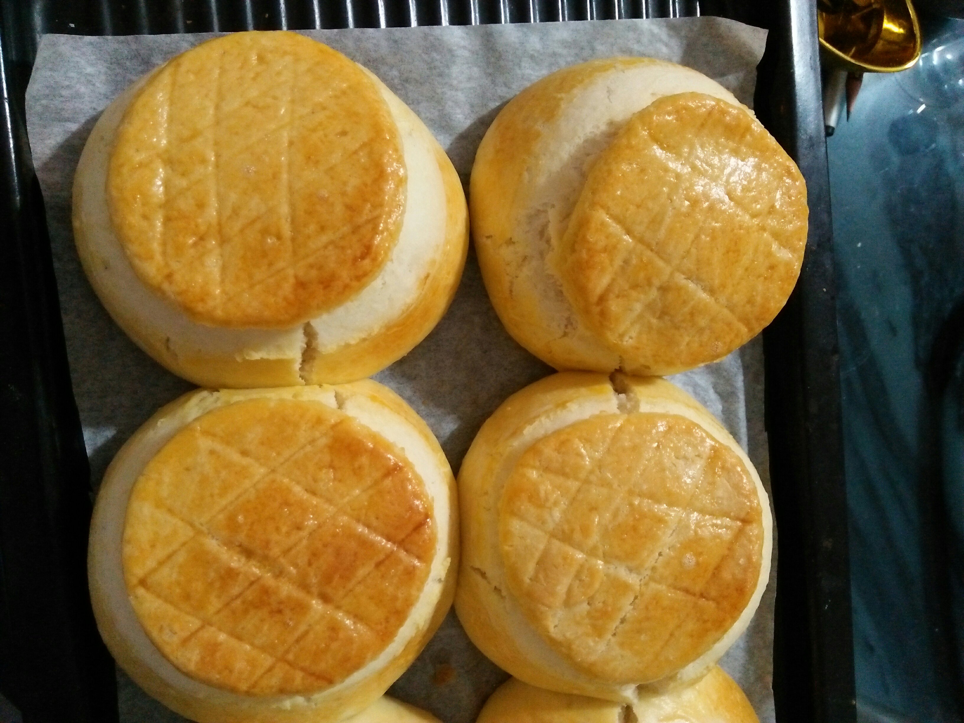 酥皮菠萝面包
