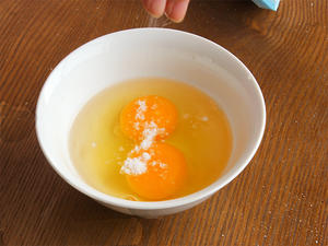 木耳鸡蛋炒扇贝丁的做法 步骤1