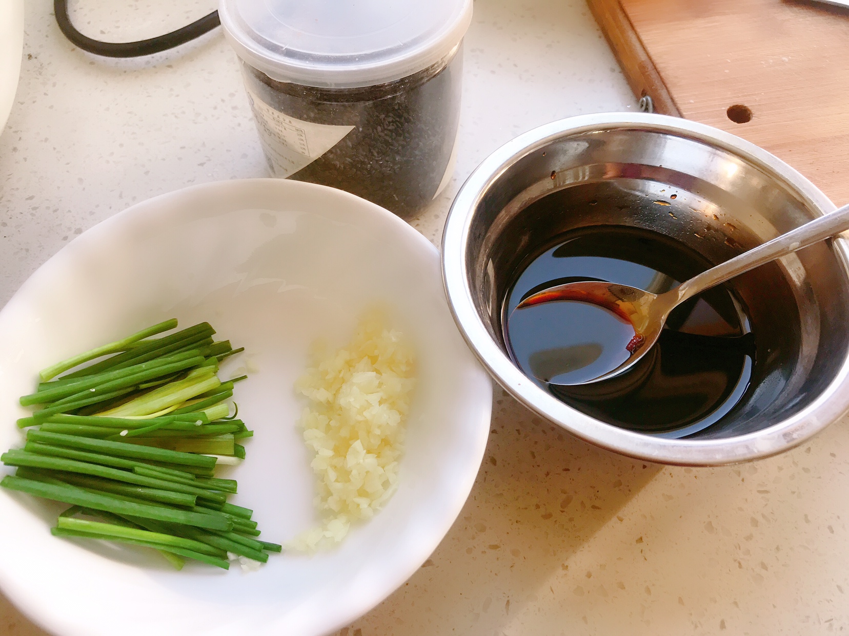 简单好吃的葱油拌面的做法 步骤1