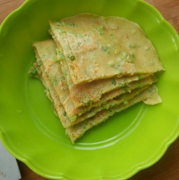 芹菜叶蛋饼