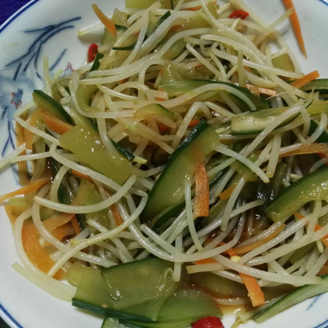 凉拌豆芽黄瓜菜