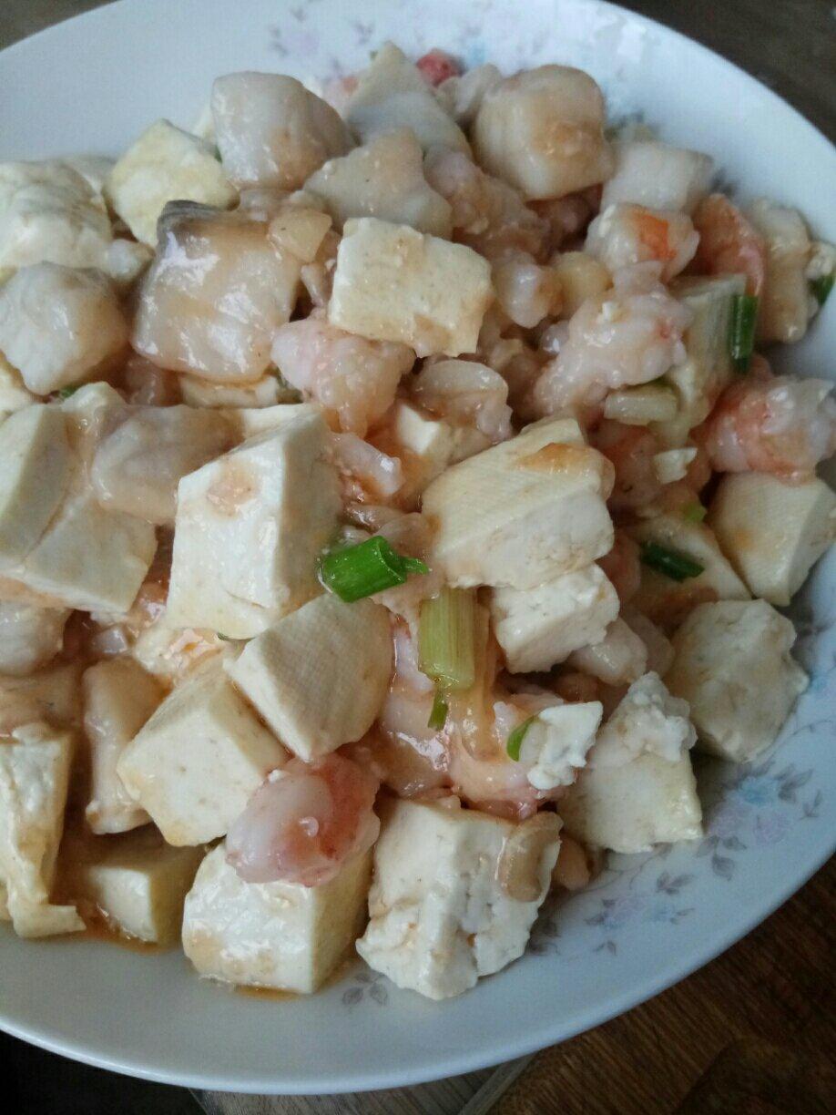 鲜虾鱼丁豆腐煲