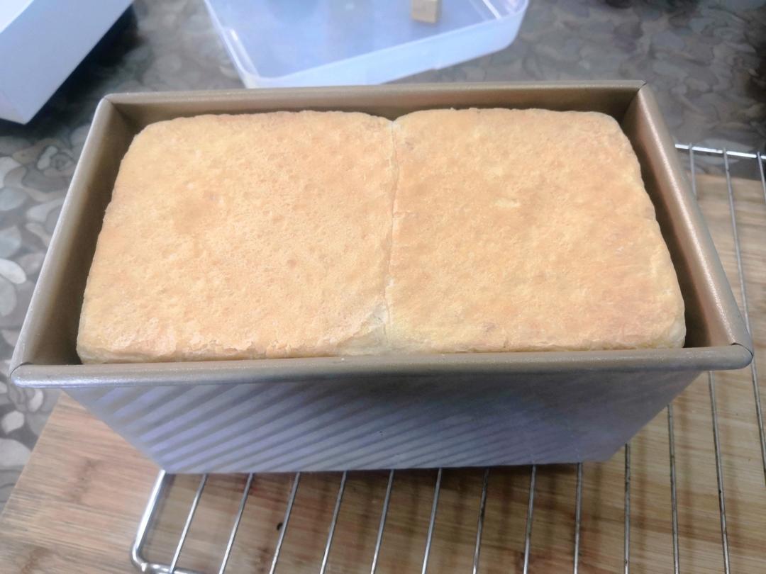 用烤箱自己做面包--手工牛奶吐司面包