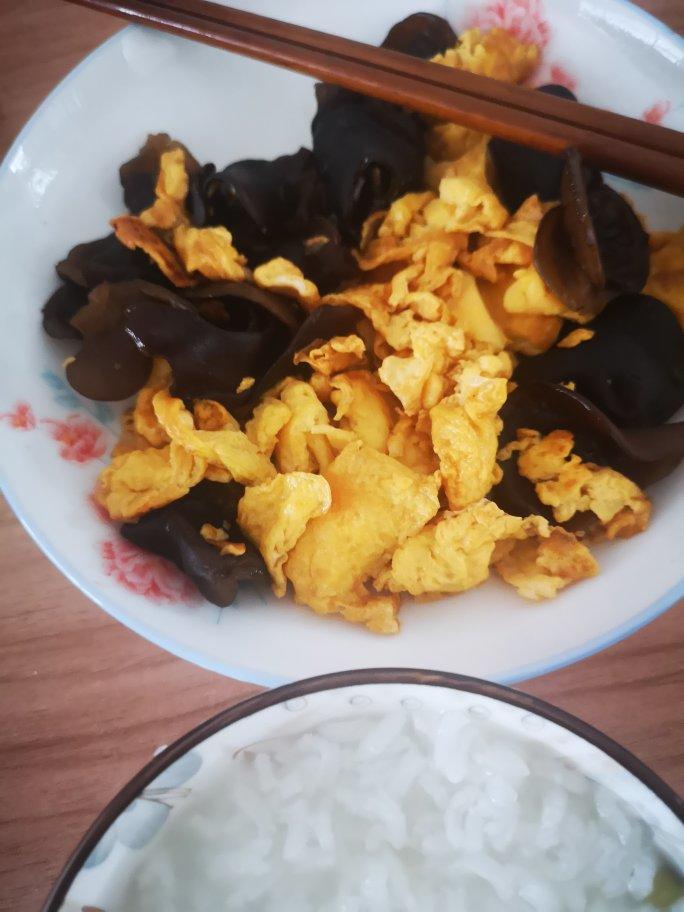 木耳炒鸡蛋