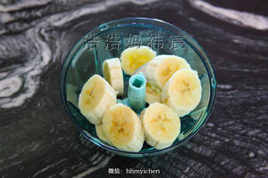 【辅食】香蕉玉米蒸蛋糕的做法 步骤3