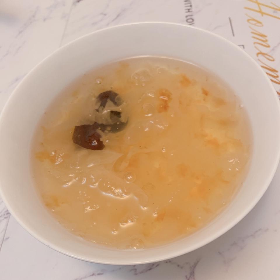 桃胶银耳红枣羹