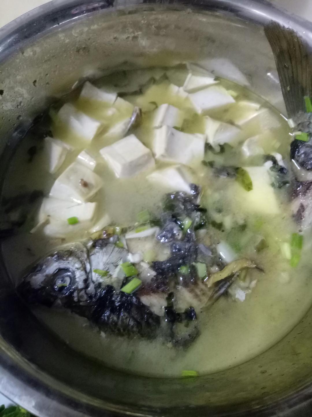 鲫鱼豆腐汤