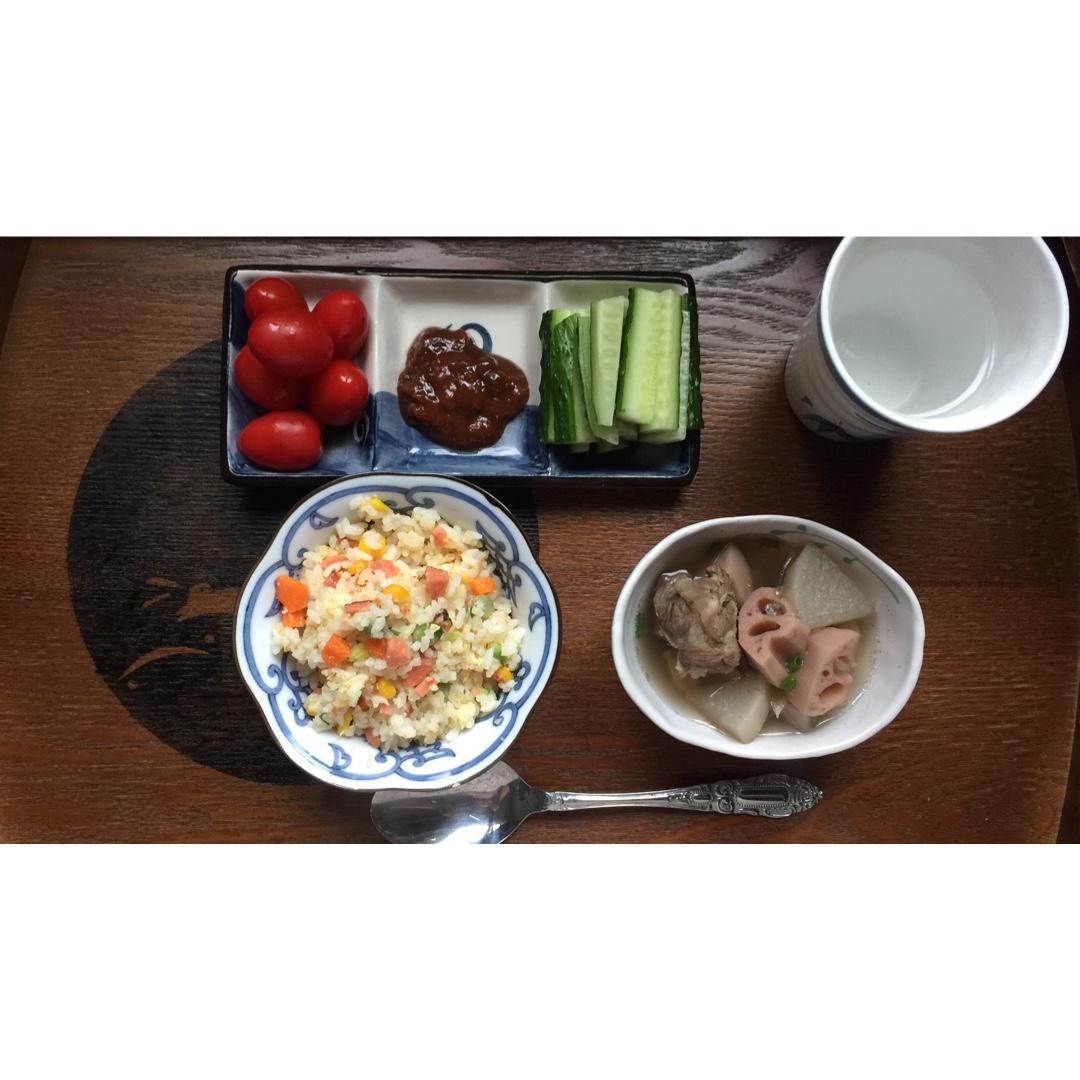 黄瓜沾芥末