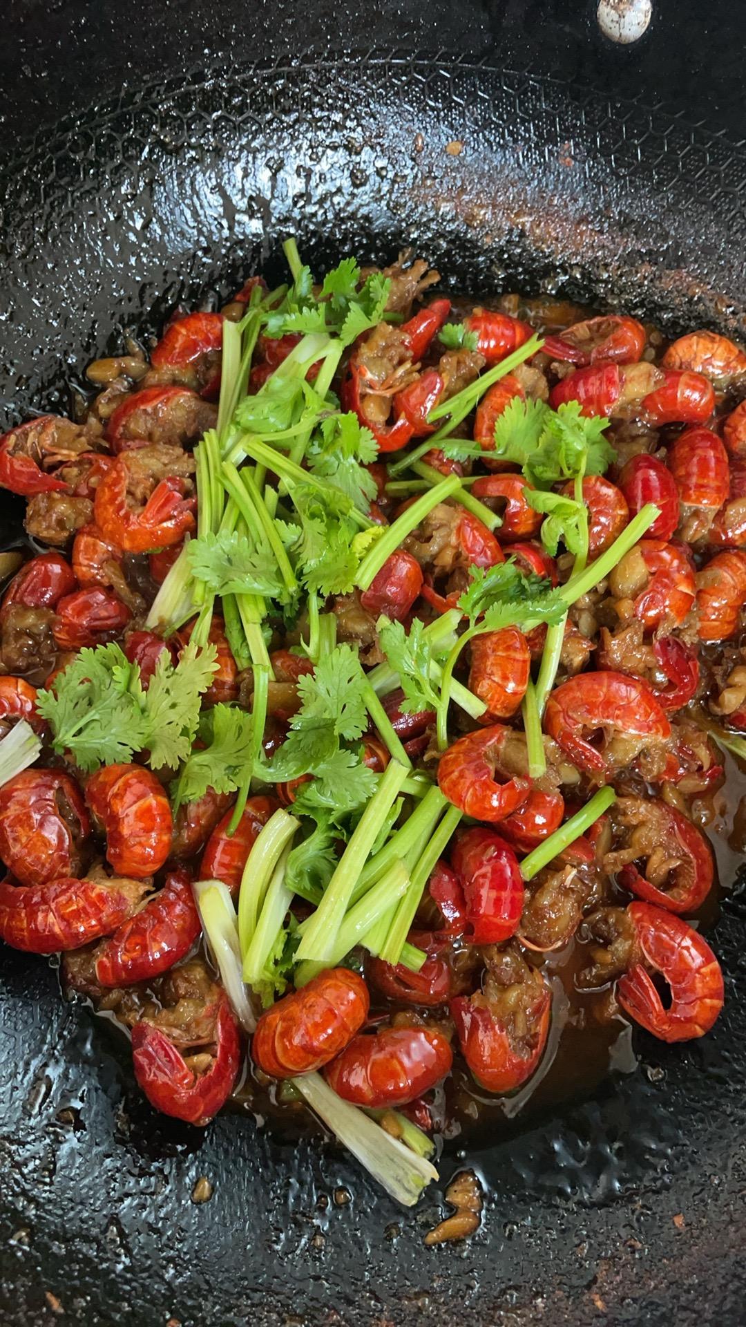 蒜香龙虾尾(太绝了！我最后连蒜末都给扒拉干净了)