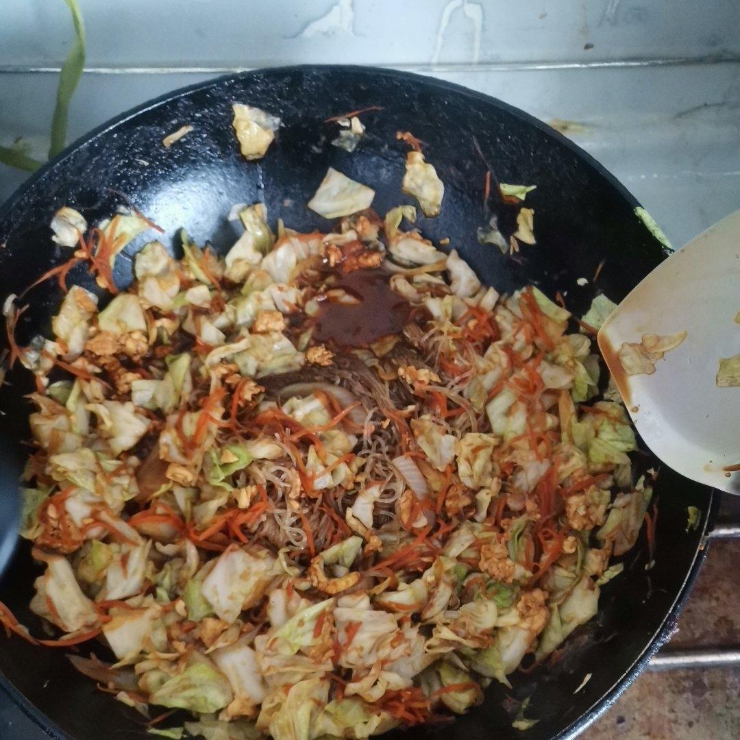 包菜粉丝炒鸡蛋