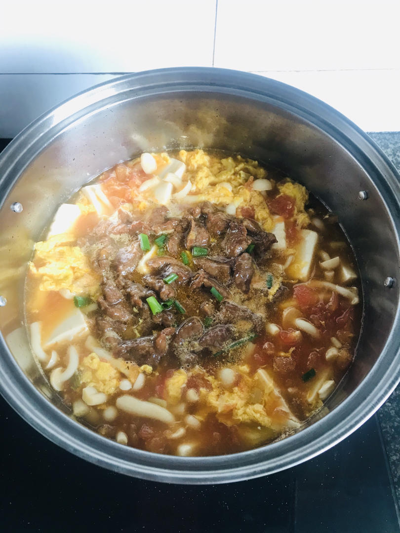 味鲜汤浓的番茄菌菇豆腐汤