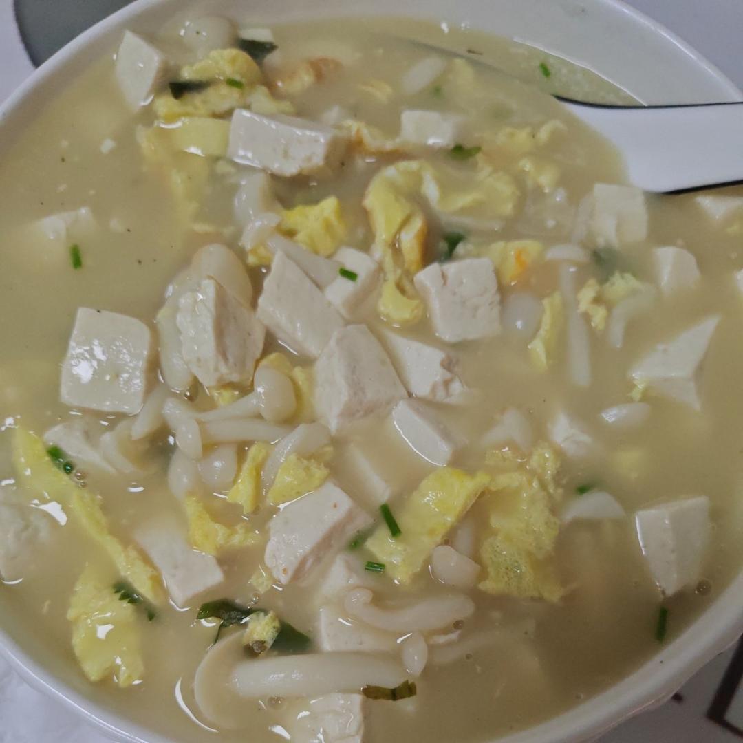豆腐蘑菇汤（有鸡蛋哦）