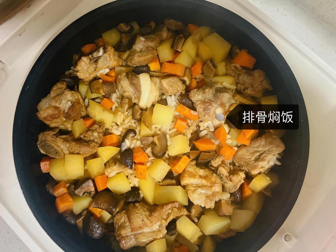 喷香排骨焖饭（爆好吃）