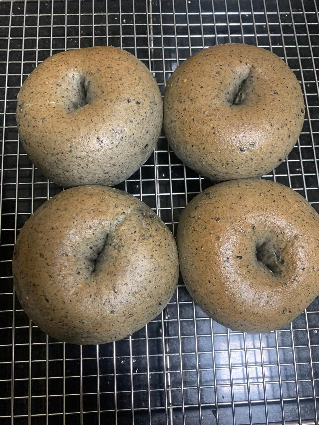 黑芝麻贝果（黑芝麻馅，口感偏柔软）