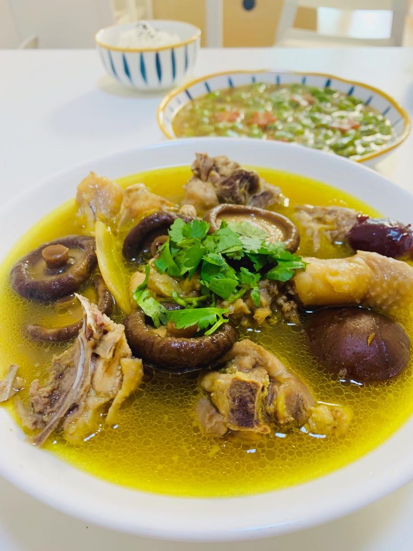 香菇炖鸡汤
