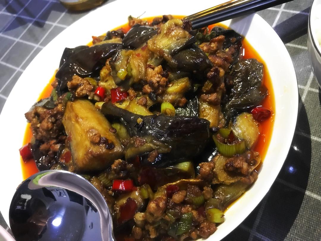 为什么饭店里的茄子会这么好吃？答案在这里——红烧肉末茄子（多动图，孔瑶的食谱）
