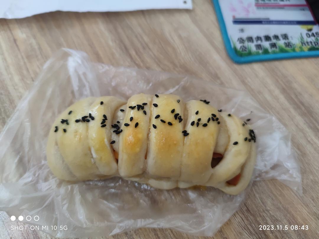 一次性发酵毛毛虫芝士香肠面包