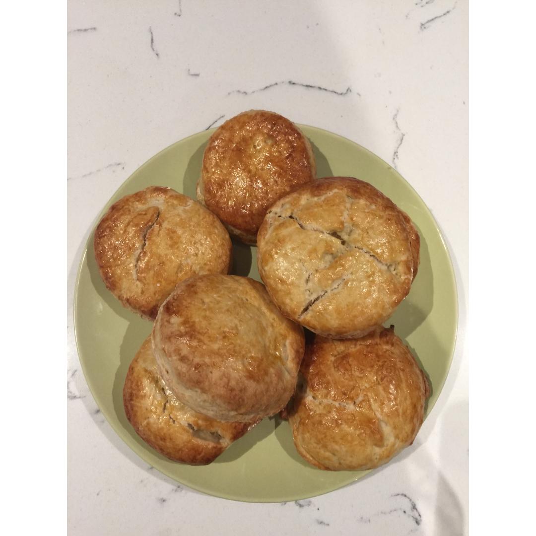 【视频】3分钟 奶油司康Scone(可能是世界上最快手的司康) 消耗淡奶油～