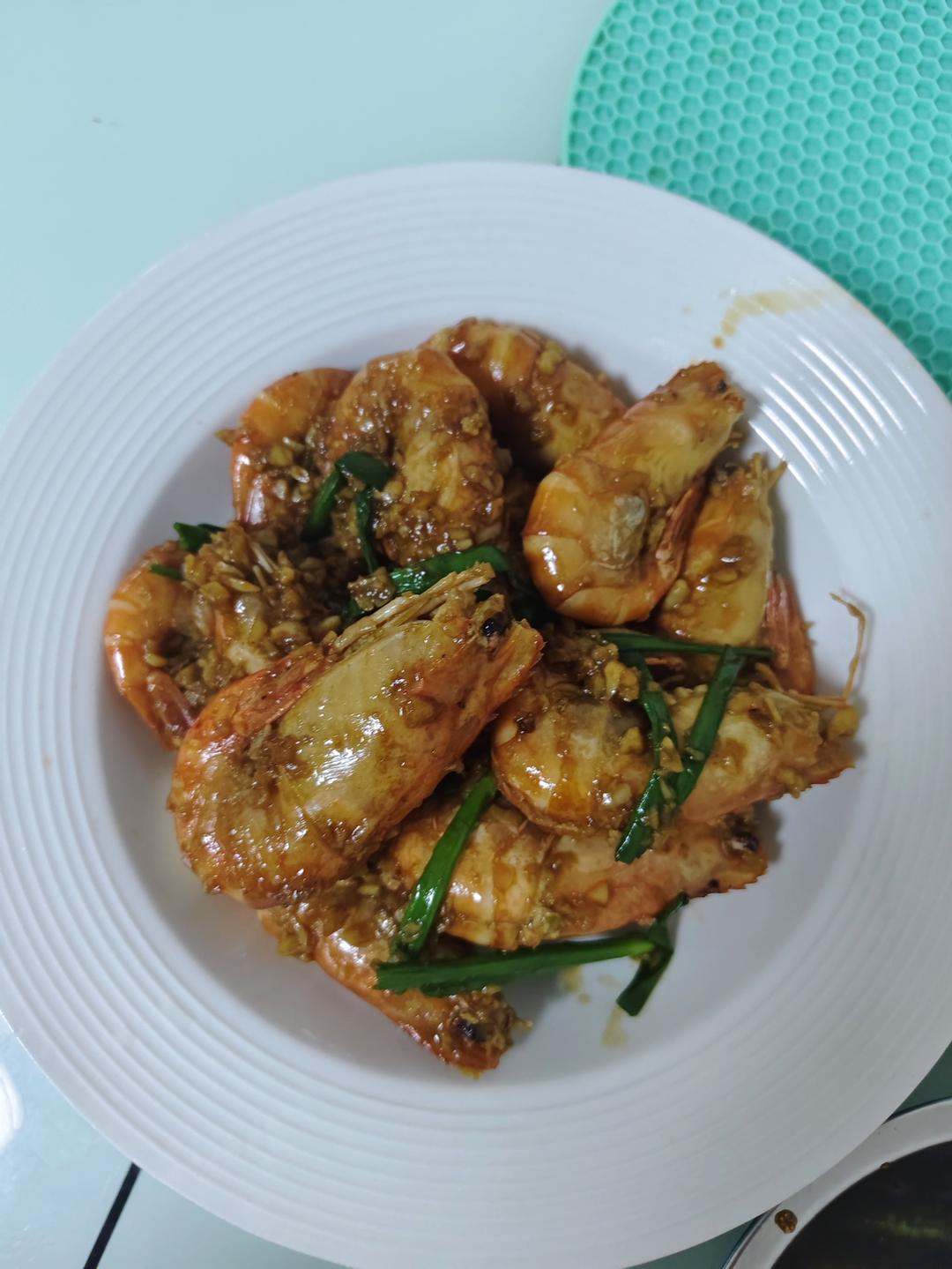 好吃到舔手的蒜爆罗氏虾（零失败，巨好吃)