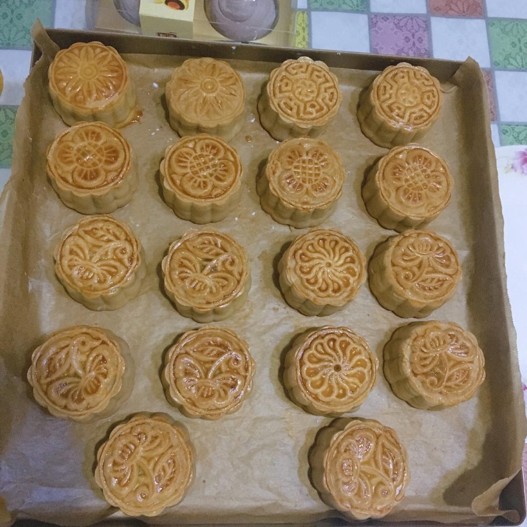 广式月饼—蛋黄莲蓉月饼