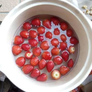 红美人––草莓葡萄饮的做法 步骤1