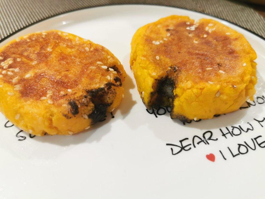 一口爆浆的南瓜饼