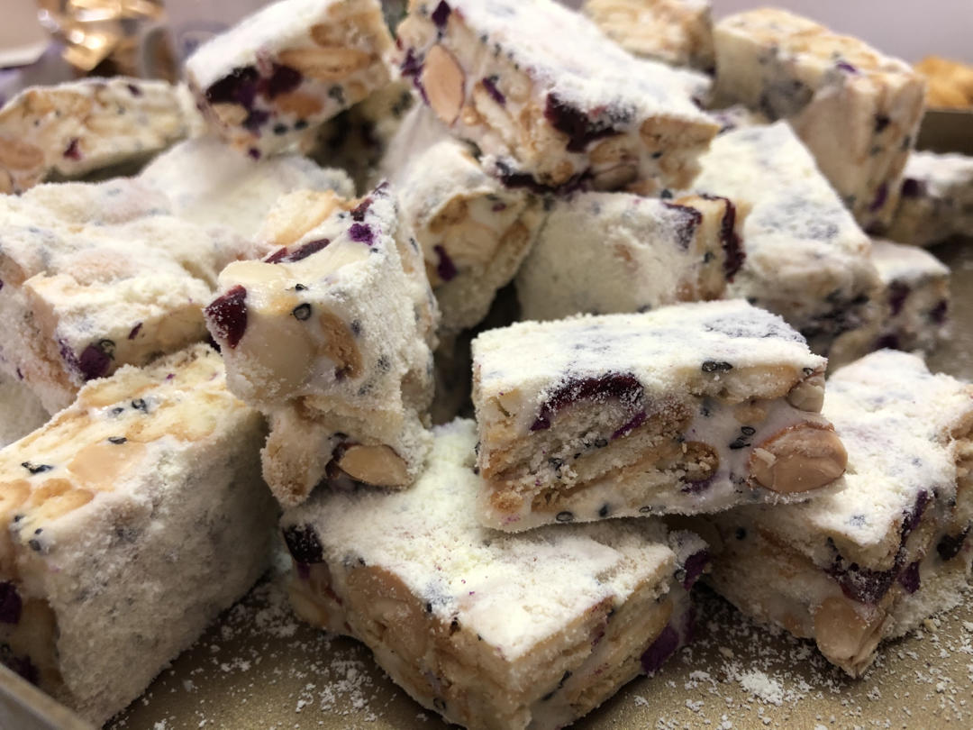 不会那么甜的雪花酥。