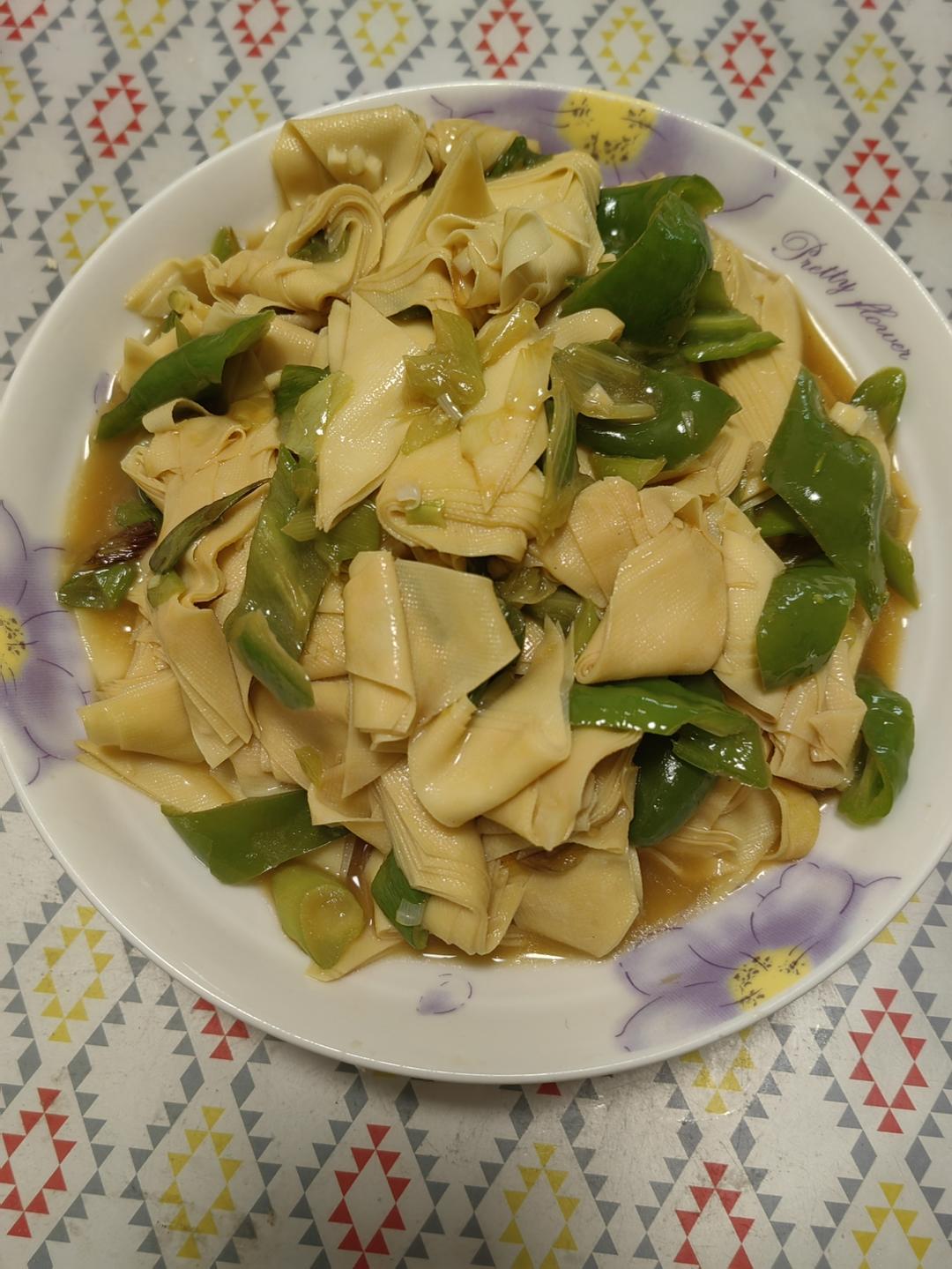 不用厨艺的尖椒干豆腐