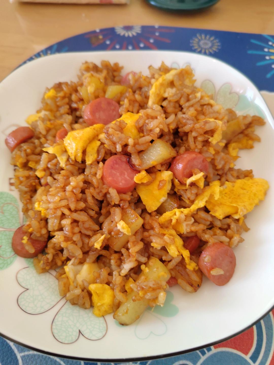 邻居抢着来我家吃土豆香肠炒饭，原来这么香！