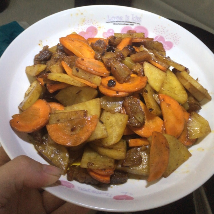 土豆胡萝卜烧肉