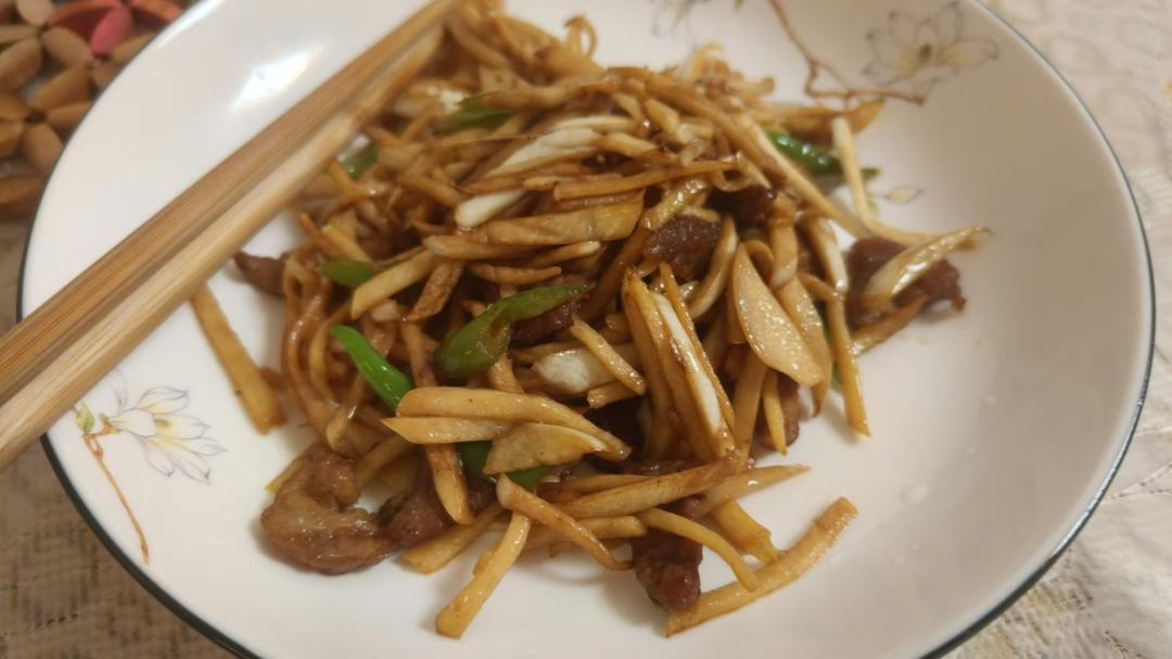 茭白这样做百吃不厌，茭白炒肉