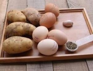 土豆煎蛋卷的做法 步骤1