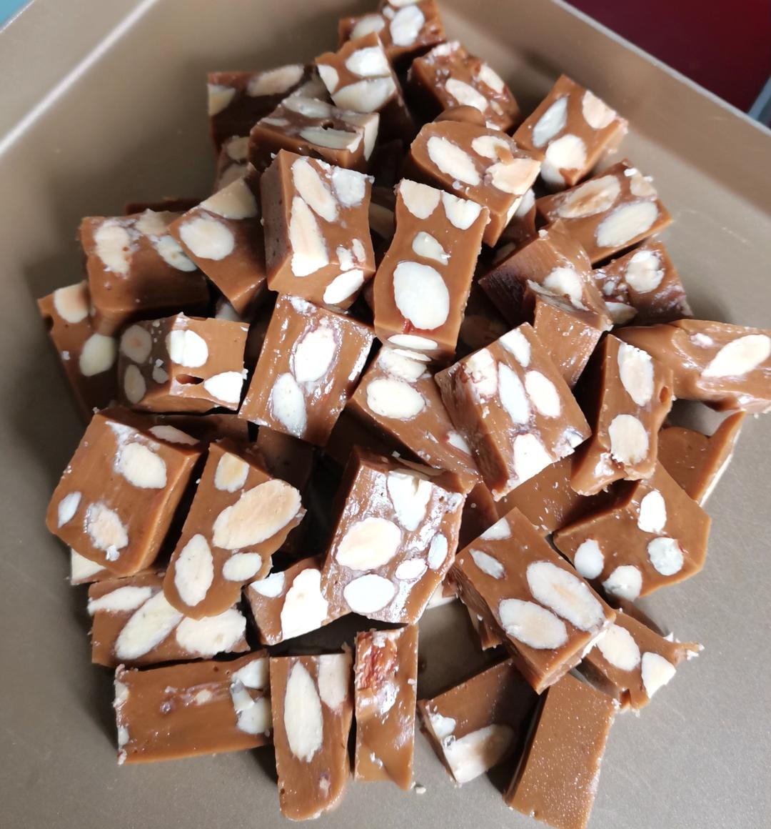 消耗奶油大户—-少糖版坚果咸焦糖太妃糖（含操作小视频）