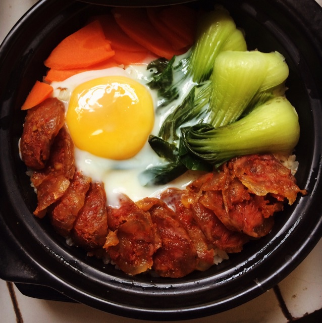 广式腊味煲仔饭