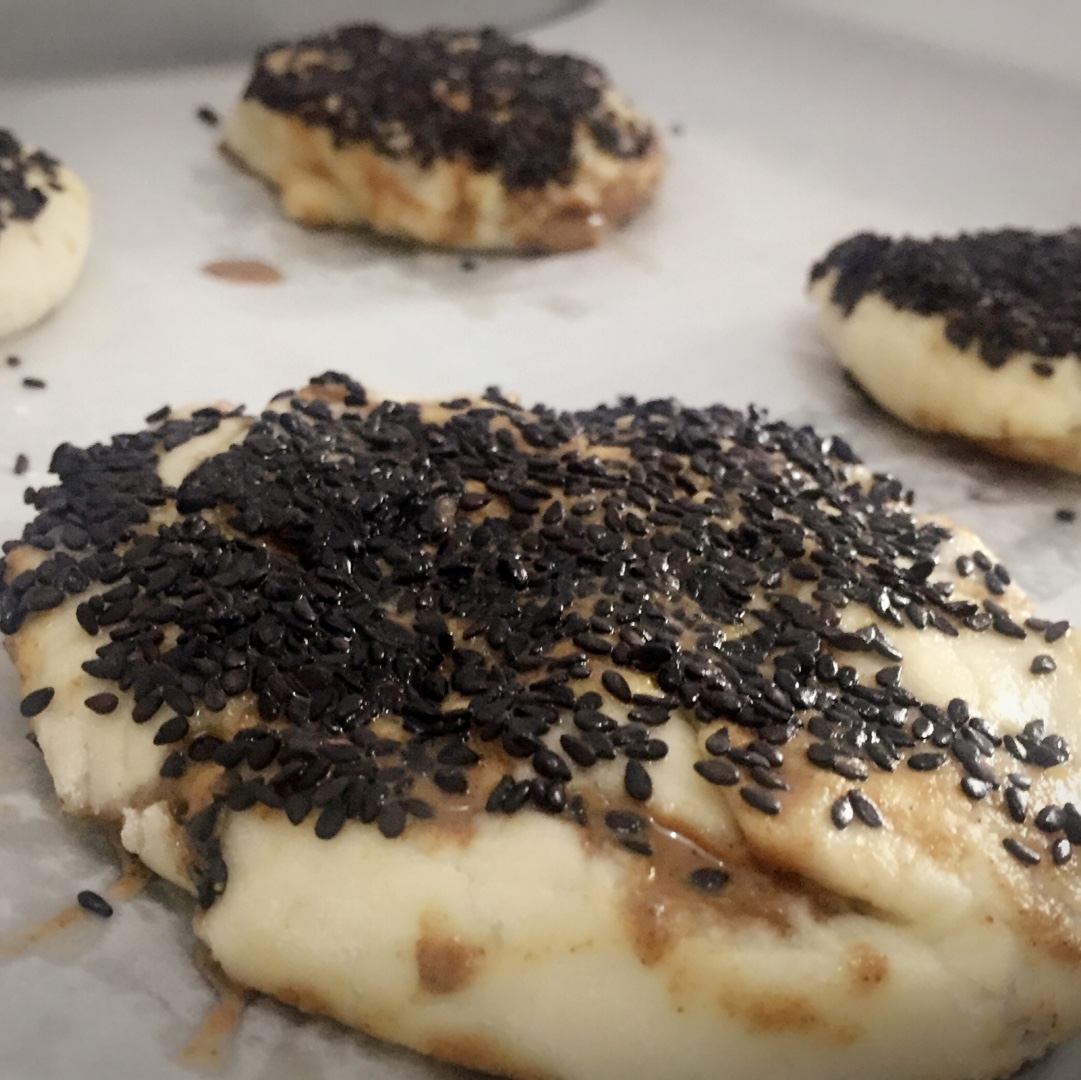 哎呦小宝做的烤箱版麻酱烧饼