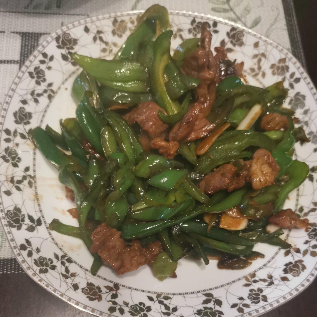 不放一滴水的辣椒炒肉，无敌香辣，巨下饭！