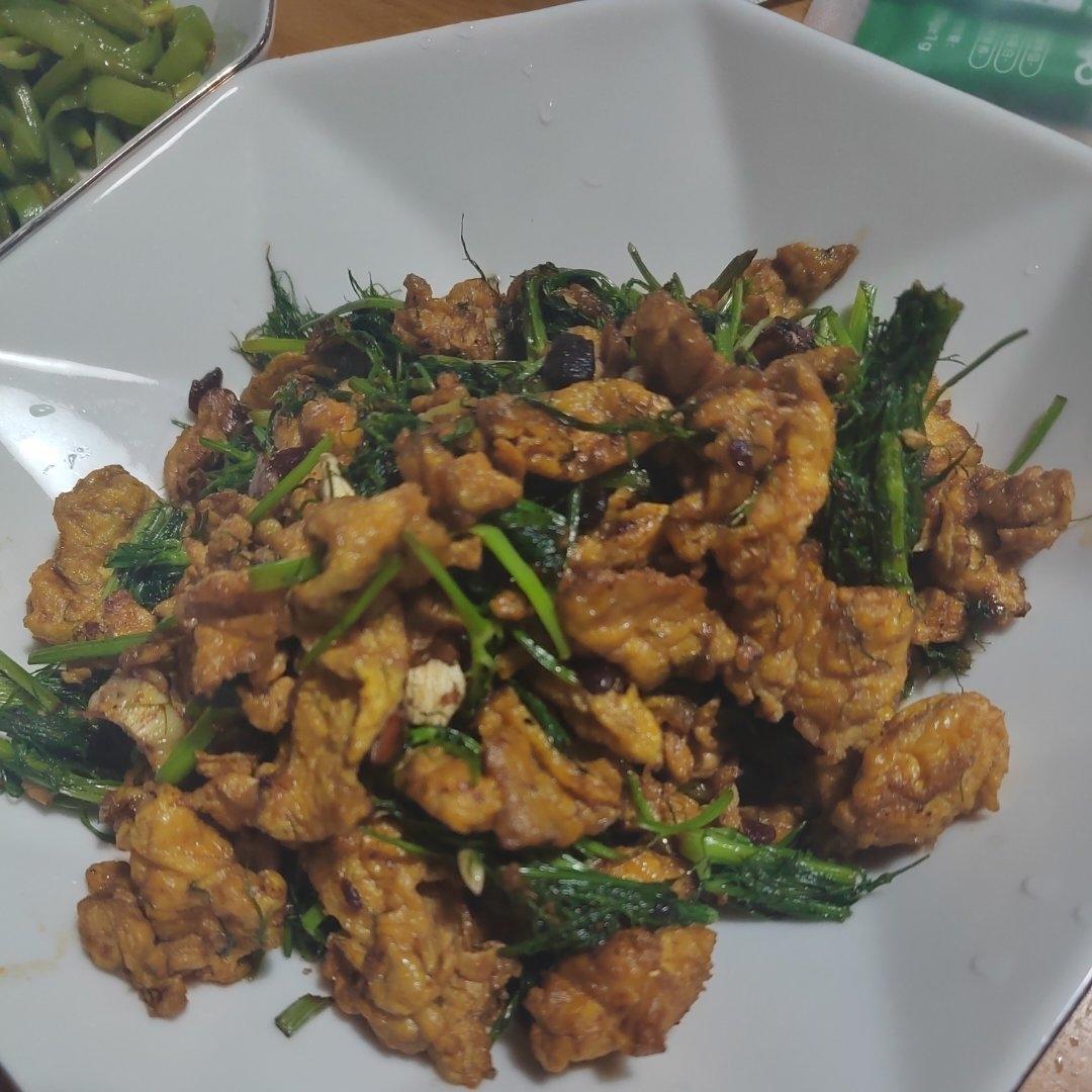 茼蒿酱炒鸡蛋