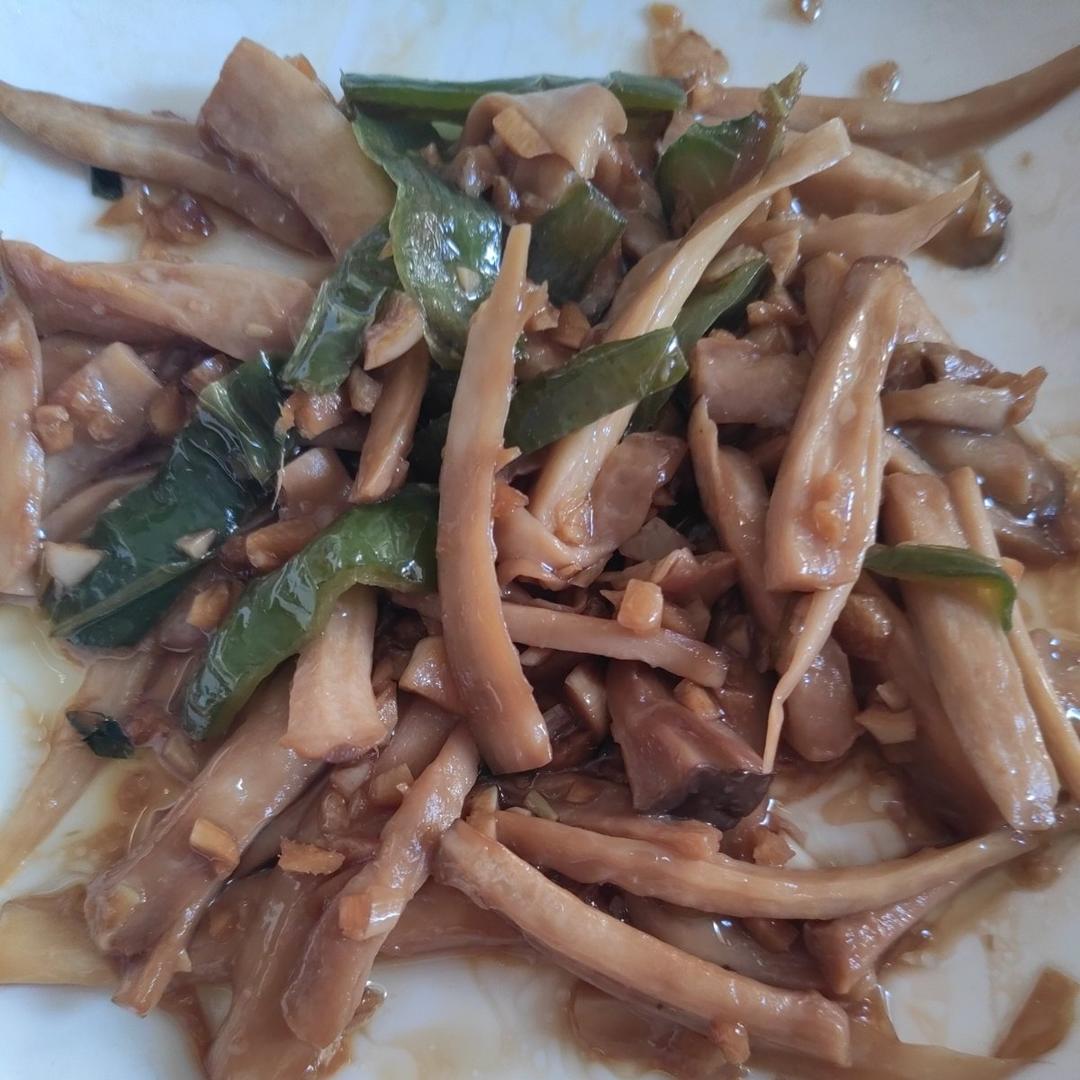 比肉好吃的鸡腿菇