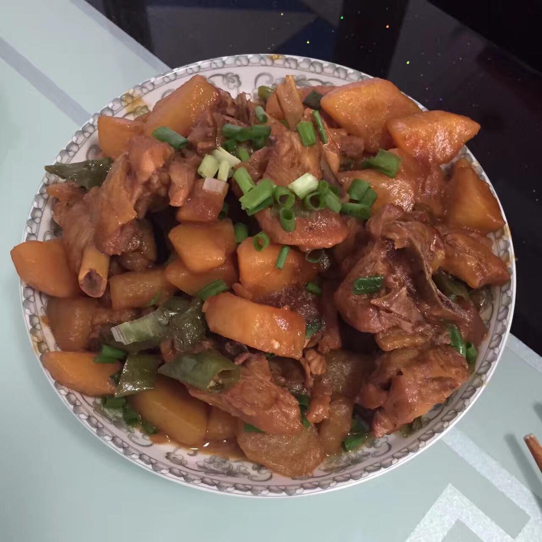 土豆炖鸡块