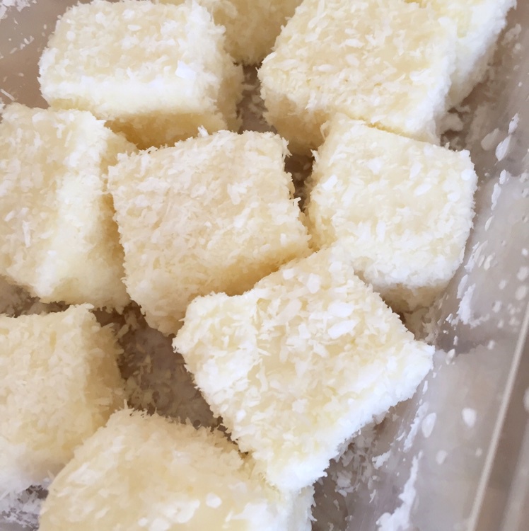 椰丝牛奶小方糕