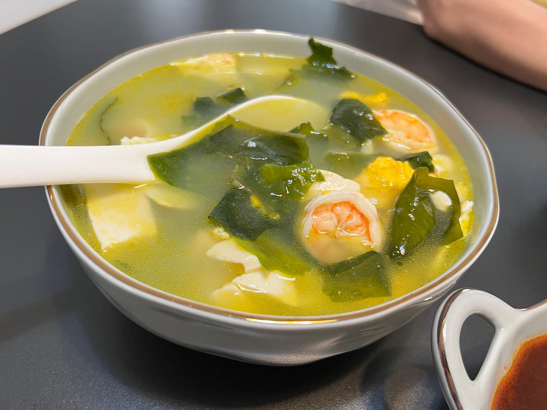 裙带菜虾仁豆腐汤