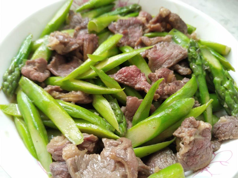芦笋炒牛肉