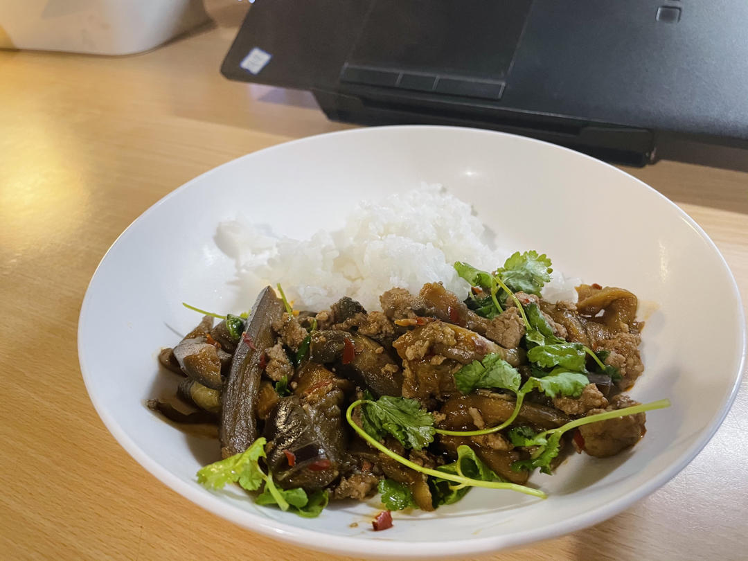 不用油炸超省油的鱼香肉末茄子煲