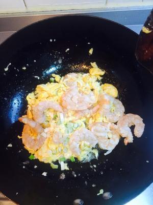 虾仁鸡蛋炒黄瓜的做法 步骤6