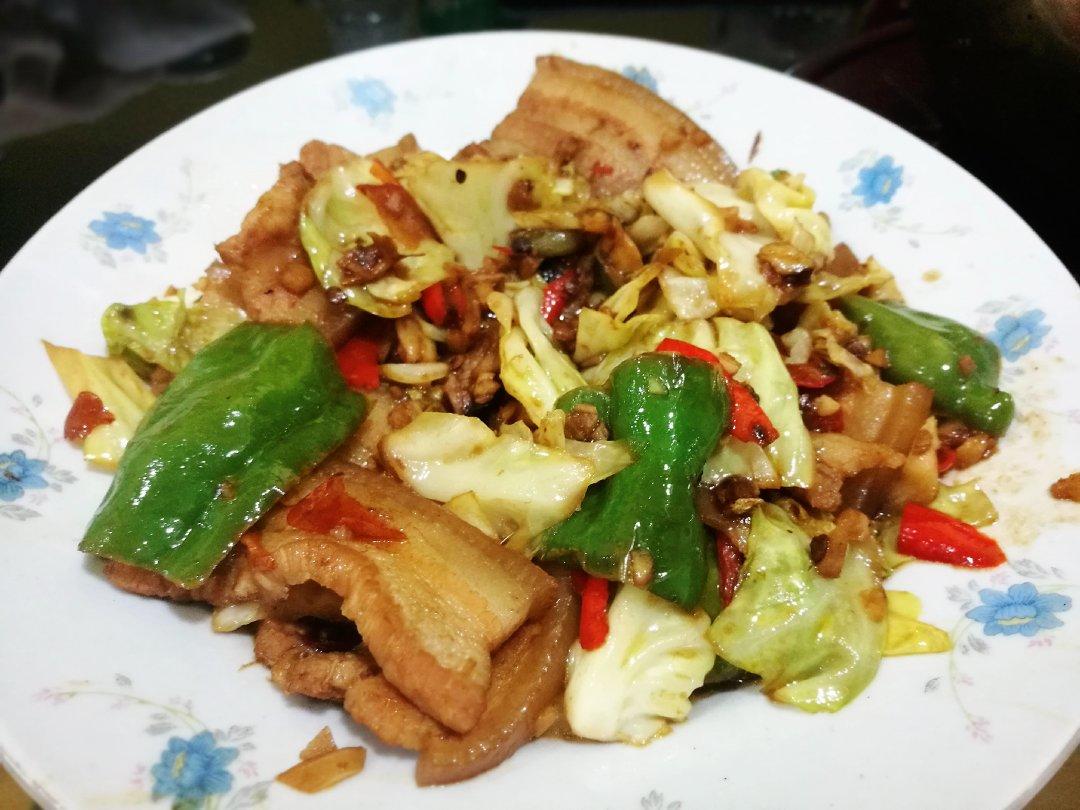 娜娜程程做的圆白菜回锅肉