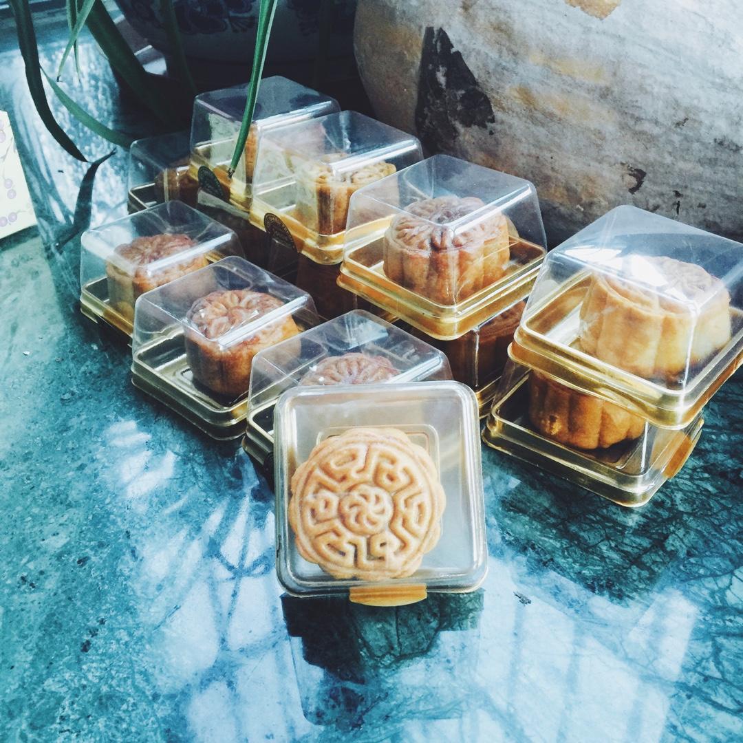 广式月饼—蛋黄莲蓉月饼