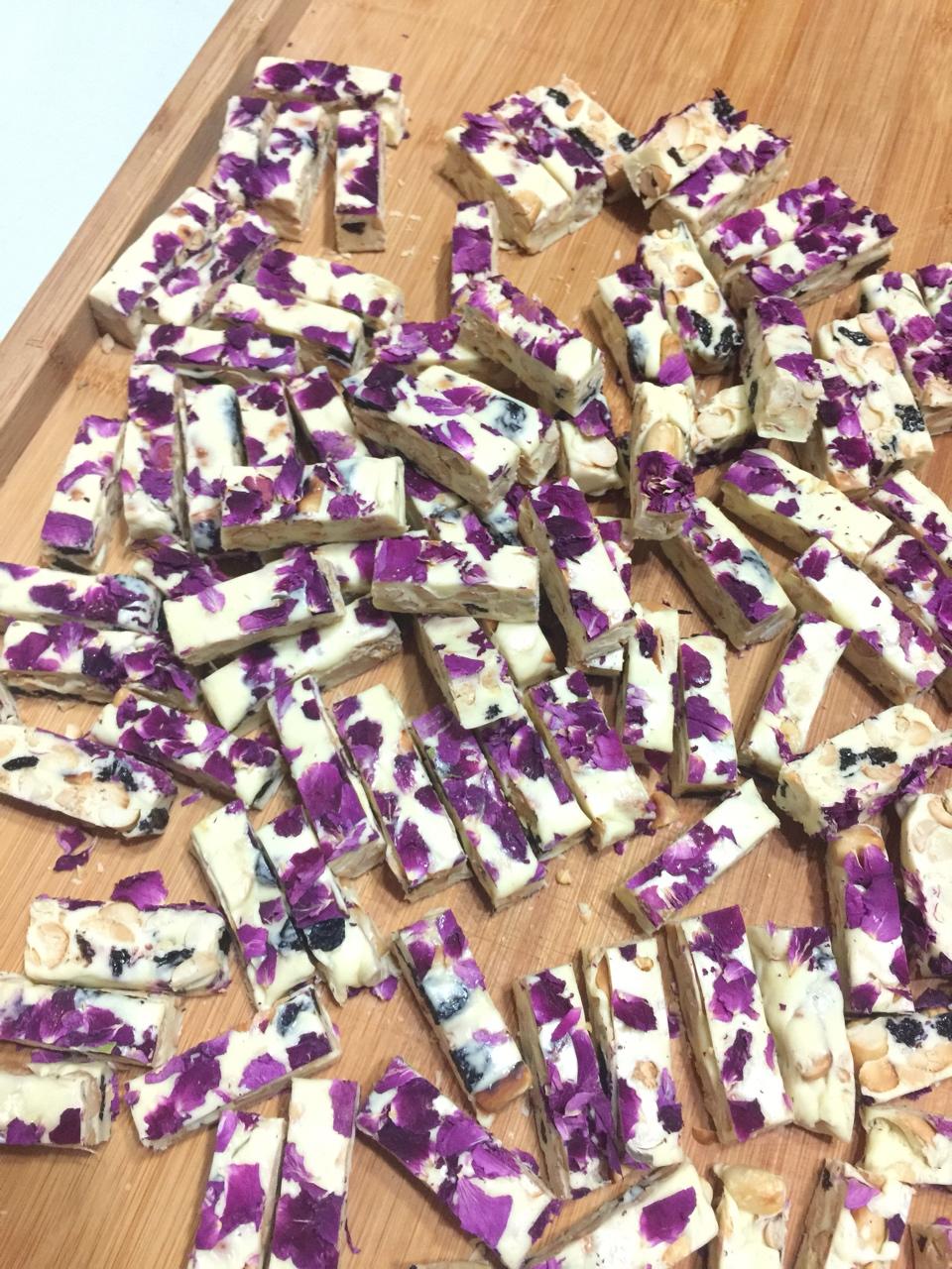 棉花糖版玫瑰花瓣牛轧糖