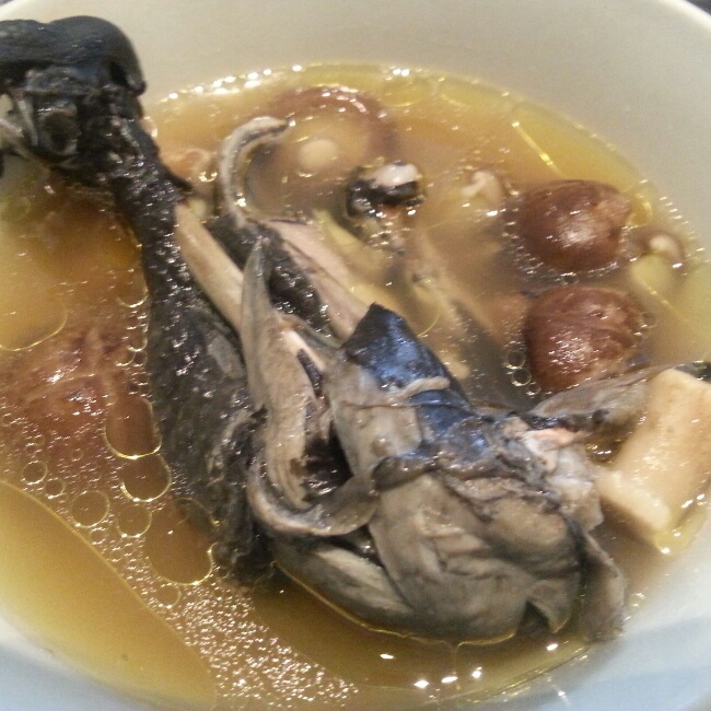 茶树菇乌鸡汤