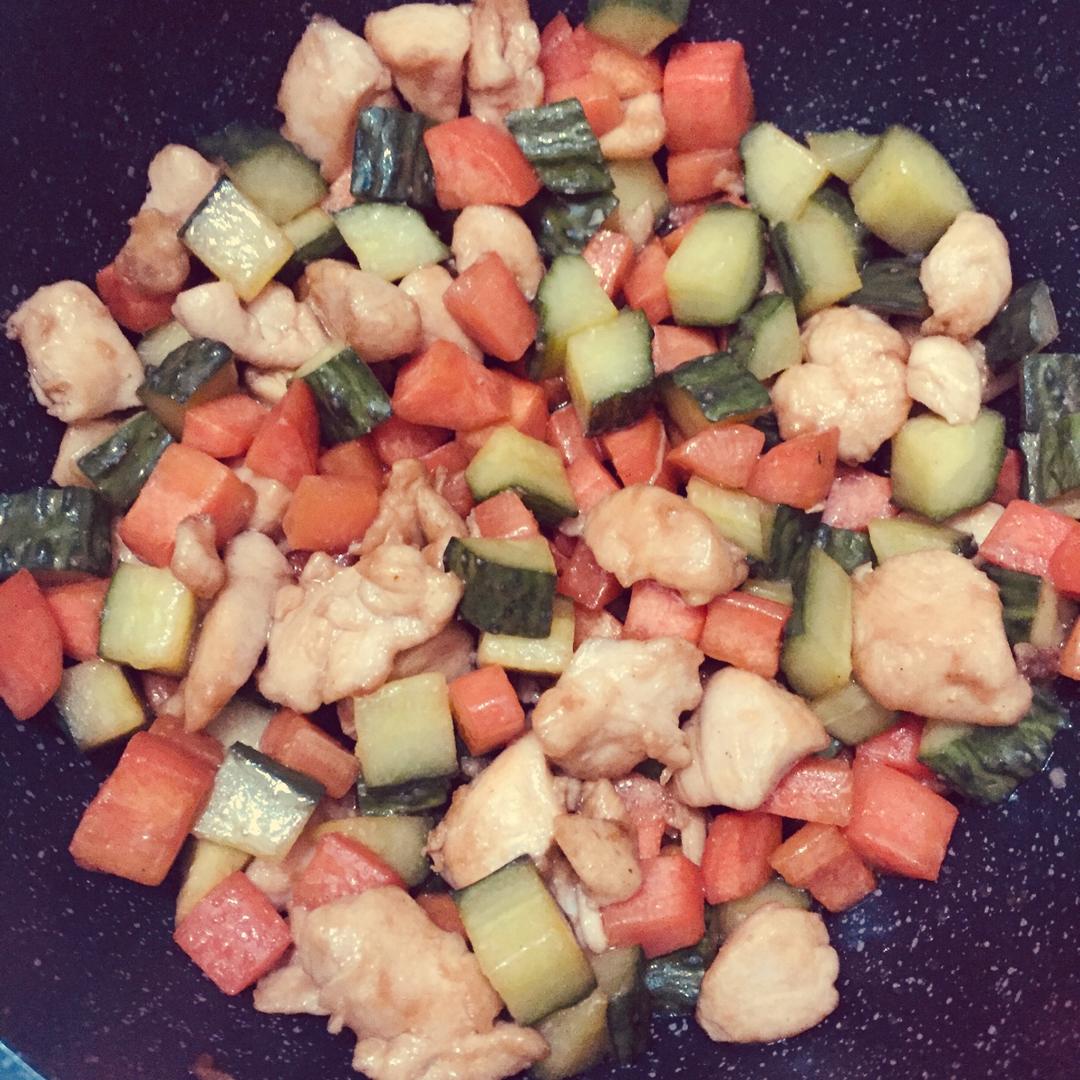 胡萝卜黄瓜鸡胸肉